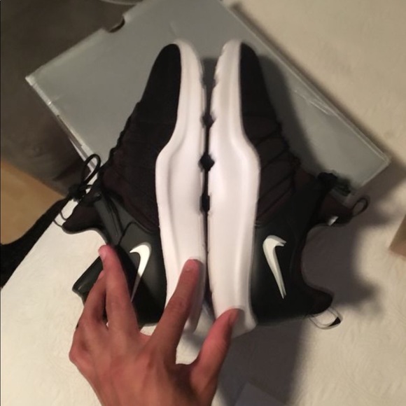 Nike men’s black sneakers size 11 - Picture 2 of 5